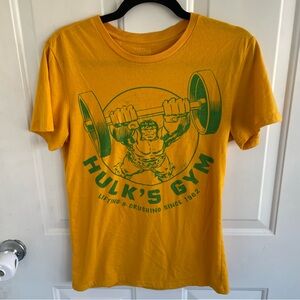Incredible Hulk T-Shirt Sz Small Hulk's Gym Lifting and Crushing Since 1962 Tee